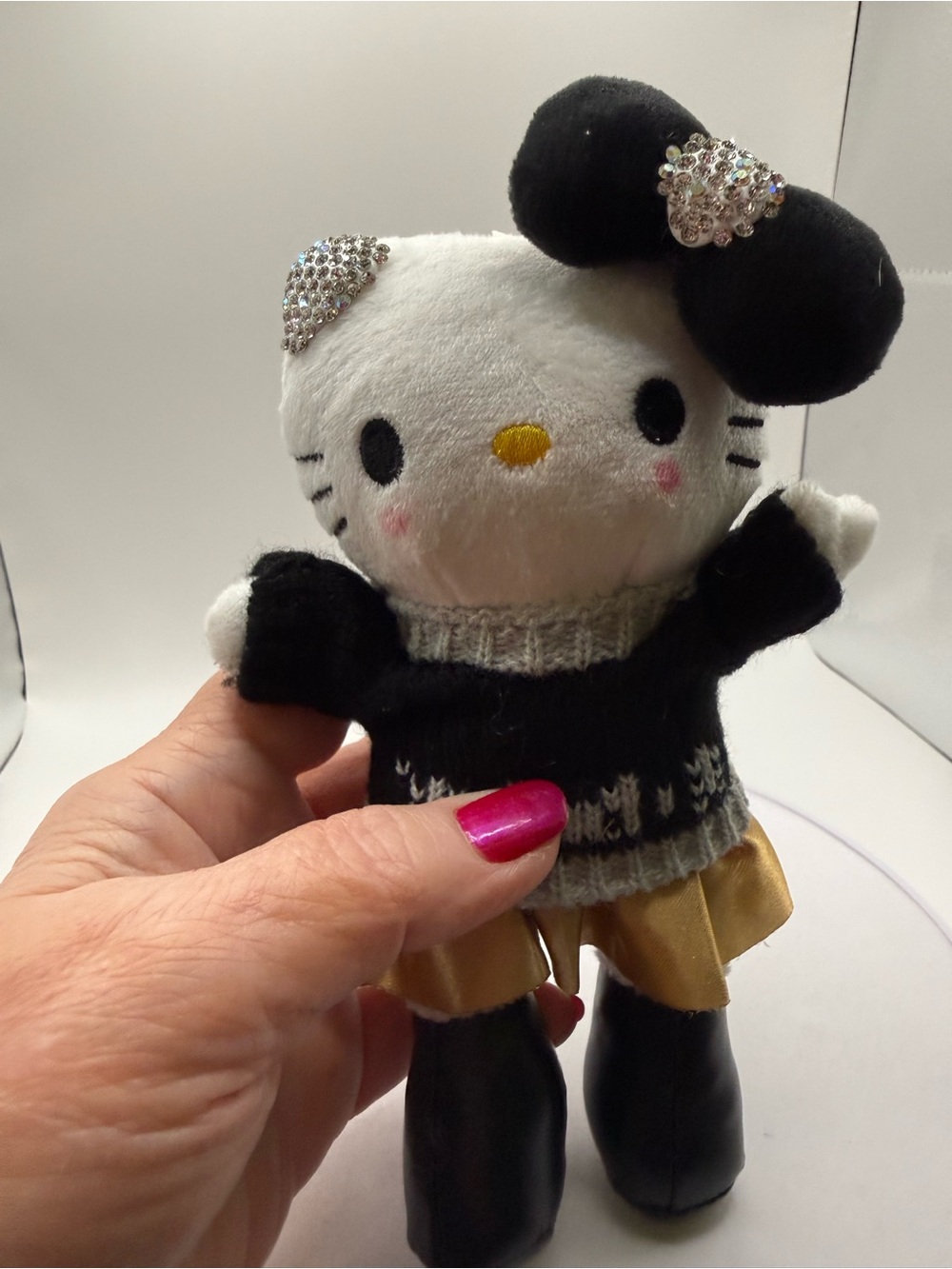 Sanrio Hello Kitty Black & Gold Outfit Plush Keychain